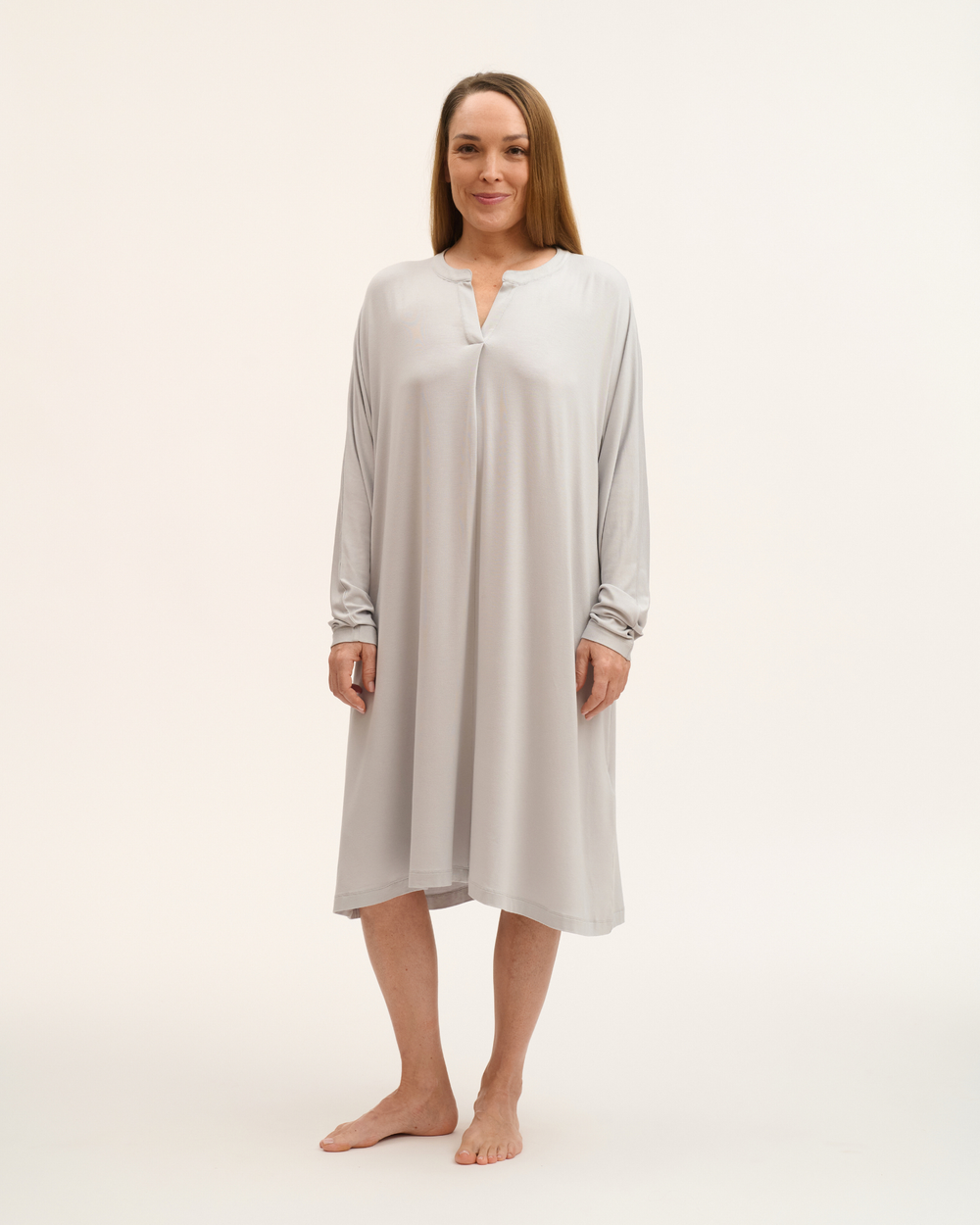 Langarm-Nachthemd aus Ecovero - Light Grey - Klaudia K