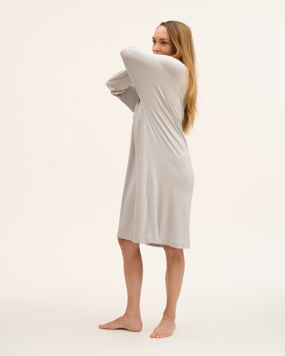 Langarm-Nachthemd aus Ecovero - Light Grey - Klaudia K